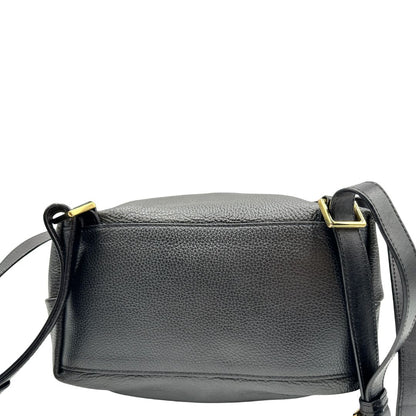 Base Zaino The Bridge in pelle martellata nera, rifinito con parti metalliche dorate, munito di bretelle in pelle regolabili. Completo di dustbag. Originale, usata, di lusso, in ottime condizioni