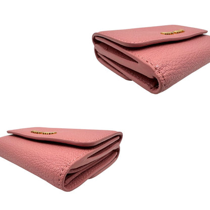 portafoglio Miu Miu in pelle rosa martellata con parti metalliche dorate