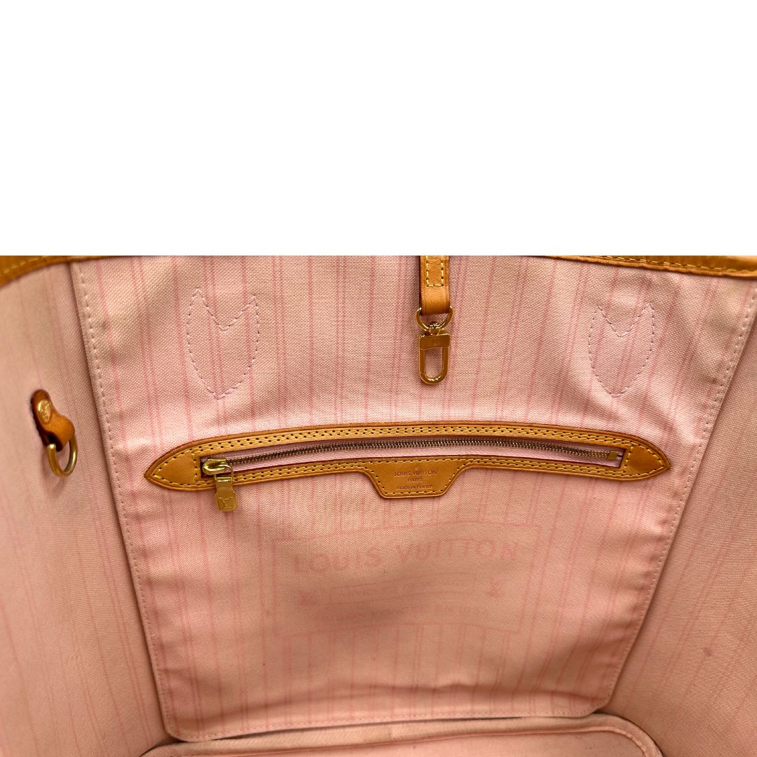 Tasca di una borsa Neverfull MM Louis Vuitton in canvas Damier Azur con finiture in vacchetta naturale e parti metalliche dorate. Originale, usata, di lusso, in ottime condizioni