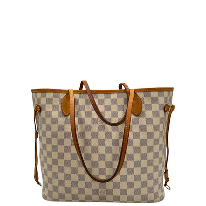 Retro di una borsa Neverfull MM Louis Vuitton in canvas Damier Azur con finiture in vacchetta naturale e parti metalliche dorate. Originale, usata, di lusso, in ottime condizioni