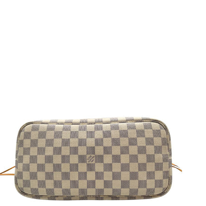 Base di una borsa Neverfull MM Louis Vuitton in canvas Damier Azur con finiture in vacchetta naturale e parti metalliche dorate. Originale, usata, di lusso, in ottime condizioni
