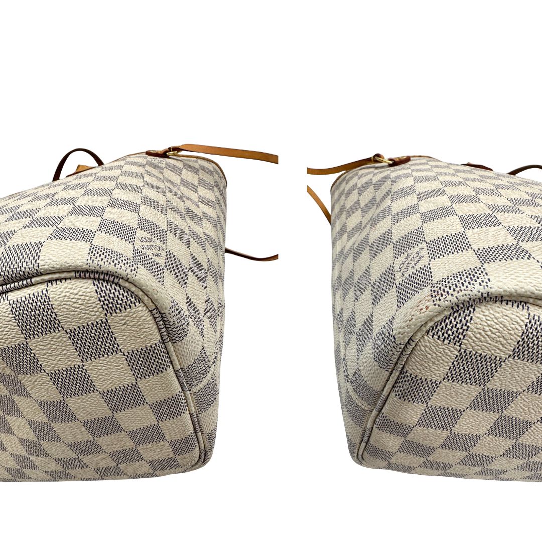Angoli di una borsa Neverfull MM Louis Vuitton in canvas Damier Azur con finiture in vacchetta naturale e parti metalliche dorate. Originale, usata, di lusso, in ottime condizioni