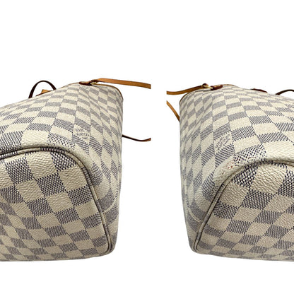 Angoli di una borsa Neverfull MM Louis Vuitton in canvas Damier Azur con finiture in vacchetta naturale e parti metalliche dorate. Originale, usata, di lusso, in ottime condizioni