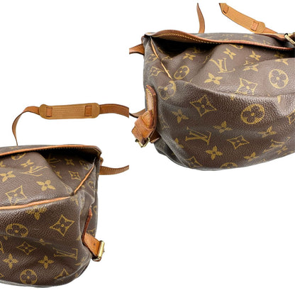 Angoli di una Borsa Saumur 35 Louis Vuitton in canvas marrone monogram con finiture in vacchetta naturale e parti metalliche dorate; da indossare a tracolla. Originale, usata, di lusso, in ottime condizioni