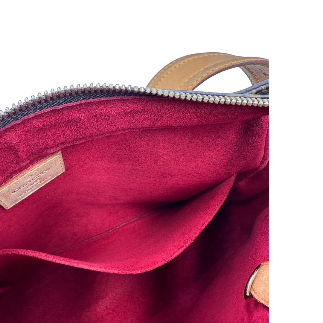 Tasca di una Borsa LV Viva Cité in canvas monogram con finiture in vacchetta naturale e parti metalliche dorate; indossabile a spalla. Completa di dustbag. Originale, usata, di lusso, in ottime condizioni.