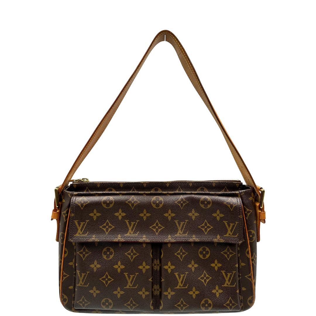 Front di una Borsa LV Viva Cité in canvas monogram con finiture in vacchetta naturale e parti metalliche dorate; indossabile a spalla. Completa di dustbag. Originale, usata, di lusso, in ottime condizioni.