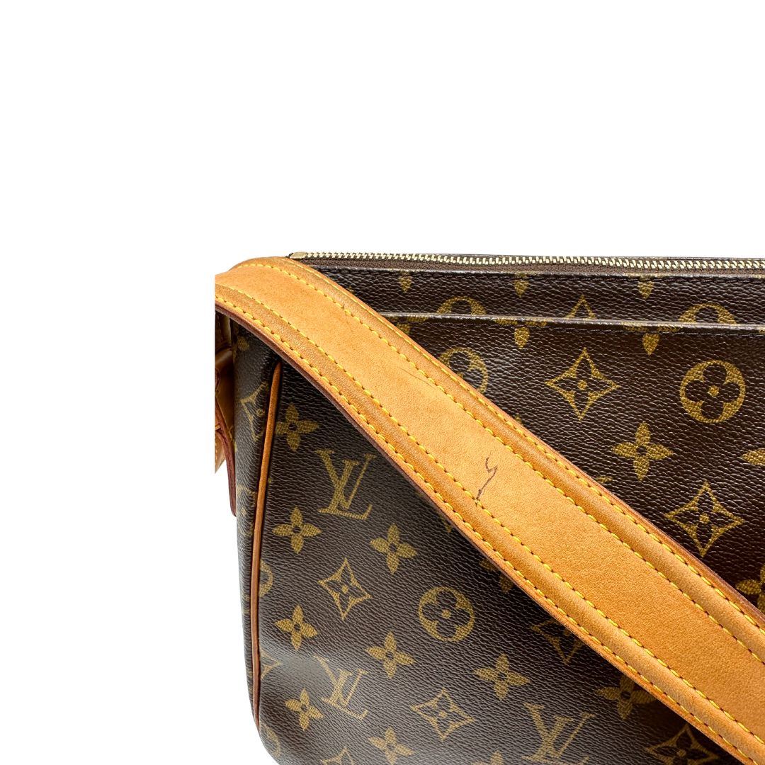 Manico di una Borsa LV Viva Cité in canvas monogram con finiture in vacchetta naturale e parti metalliche dorate; indossabile a spalla. Completa di dustbag. Originale, usata, di lusso, in ottime condizioni.