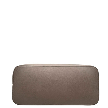 Base di una Borsa Michael Kors in pelle saffiano tortora rifinita con parti metalliche argentate, munita di doppi manici, da portare a spalla. Originale, usata, di lusso, in ottime condizioni