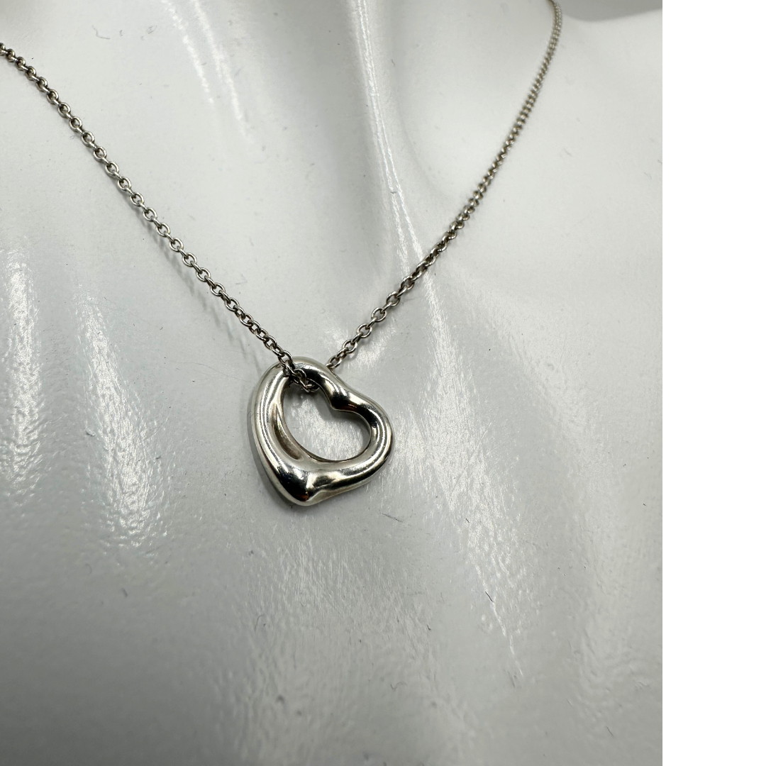 Collana Tiffany&Co. della collezione Elsa Peretti in argento 925. Completa di corredo, di lusso, originale, ottime condizioni.