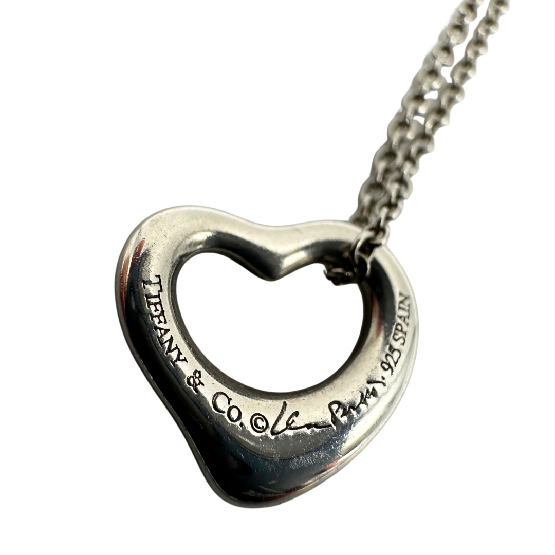 Collana Tiffany&Co. della collezione Elsa Peretti in argento 925. Completa di corredo, di lusso, originale, ottime condizioni.