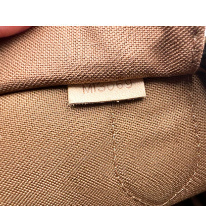 Codice di una Borsa Montorgueil Louis Vuitton in canvas marrone monogram con finiture in vacchetta naturale e parti metalliche dorate; da indossare a spalla. Originale, usata, di lusso, in ottime condizioni.