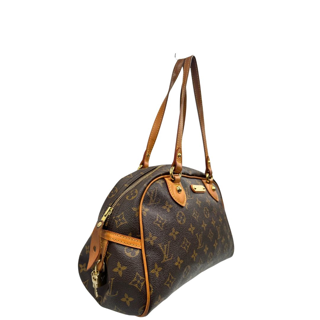 Lato destro di una Borsa Montorgueil Louis Vuitton in canvas marrone monogram con finiture in vacchetta naturale e parti metalliche dorate; da indossare a spalla. Originale, usata, di lusso, in ottime condizioni.