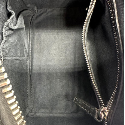 interno Compatta borsa Givenchy Antigona nella versione mini, di lusso, originale, ottime condizioni, usata.- 