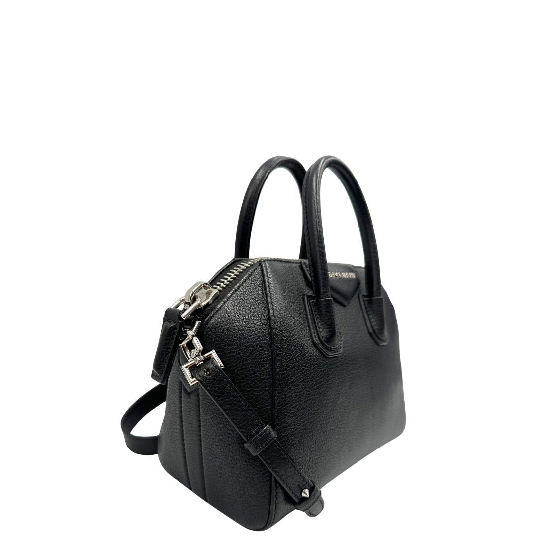 lato Compatta borsa Givenchy Antigona nella versione mini, di lusso, originale, ottime condizioni, usata.- 