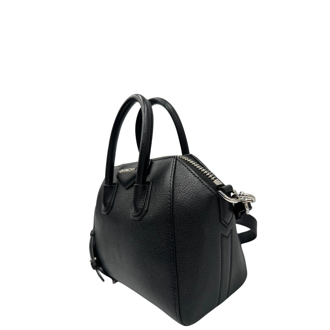 lato Compatta borsa Givenchy Antigona nella versione mini, di lusso, originale, ottime condizioni, usata.- 