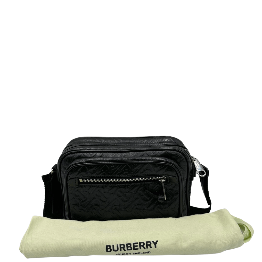 Cartella Paddy Burberry in pelle nera con logo in rilievo e tracolla regolabile. Borse usate di lusso originali usate