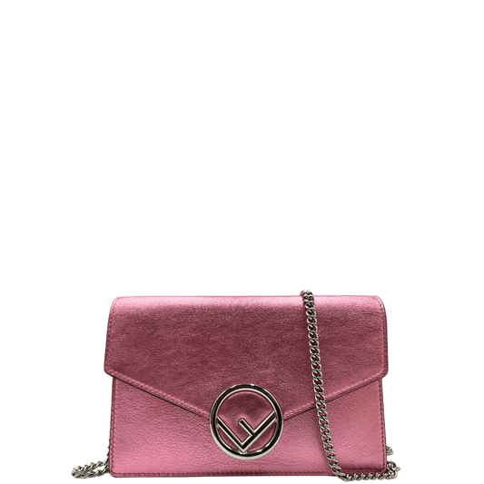 Pochette da sera Fendi in pelle rosa laminata e corredata di tracolla in catena. Borse usate originali