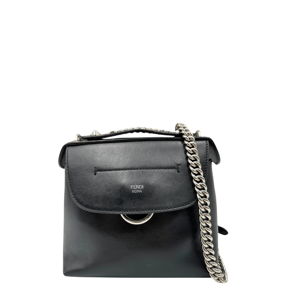 Mini bag Fendi back to school in pelle nera e tracolla catena. Borse di lusso usate ed originali