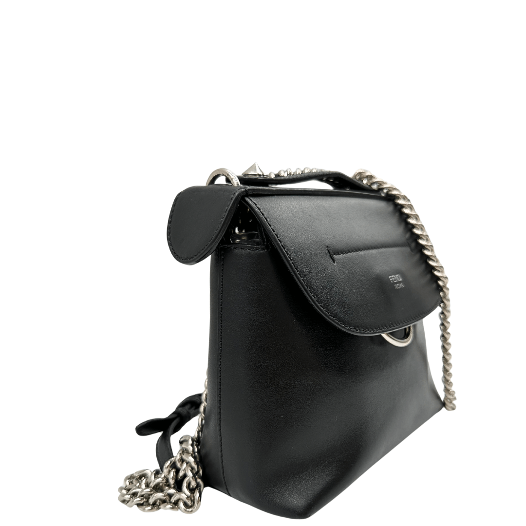 Mini bag Fendi back to school in pelle nera e tracolla catena. Borse di lusso usate ed originali