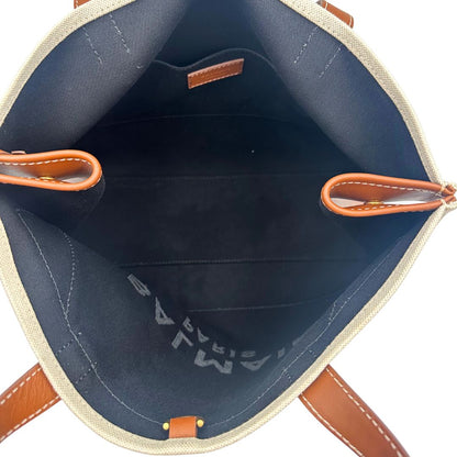 interno Borsa Balmain in tessuto color sabbia rifinita con parti in pelle marroni; munita di doppi manici e una pochette estraibile 