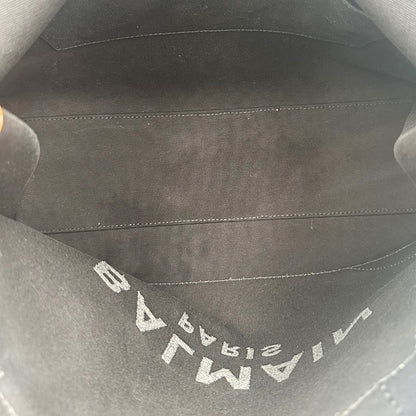 interno Borsa Balmain in tessuto color sabbia rifinita con parti in pelle marroni; munita di doppi manici e una pochette estraibile 