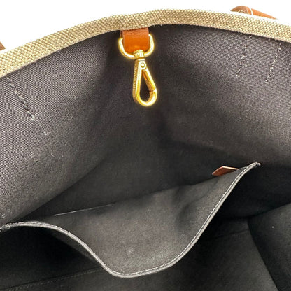 interno Borsa Balmain in tessuto color sabbia rifinita con parti in pelle marroni; munita di doppi manici e una pochette estraibile 