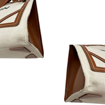 angoli Borsa Balmain in tessuto color sabbia rifinita con parti in pelle marroni; munita di doppi manici e una pochette estraibile 