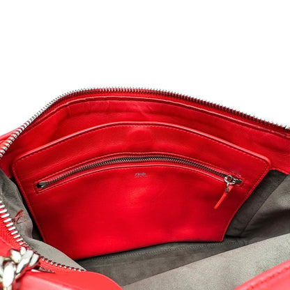 interno Borsa Dot Com Fendi in pelle rossa con parti metalliche argentate con manico singolo e tracolla scorrevole in catena con spallaccio in pelle. 