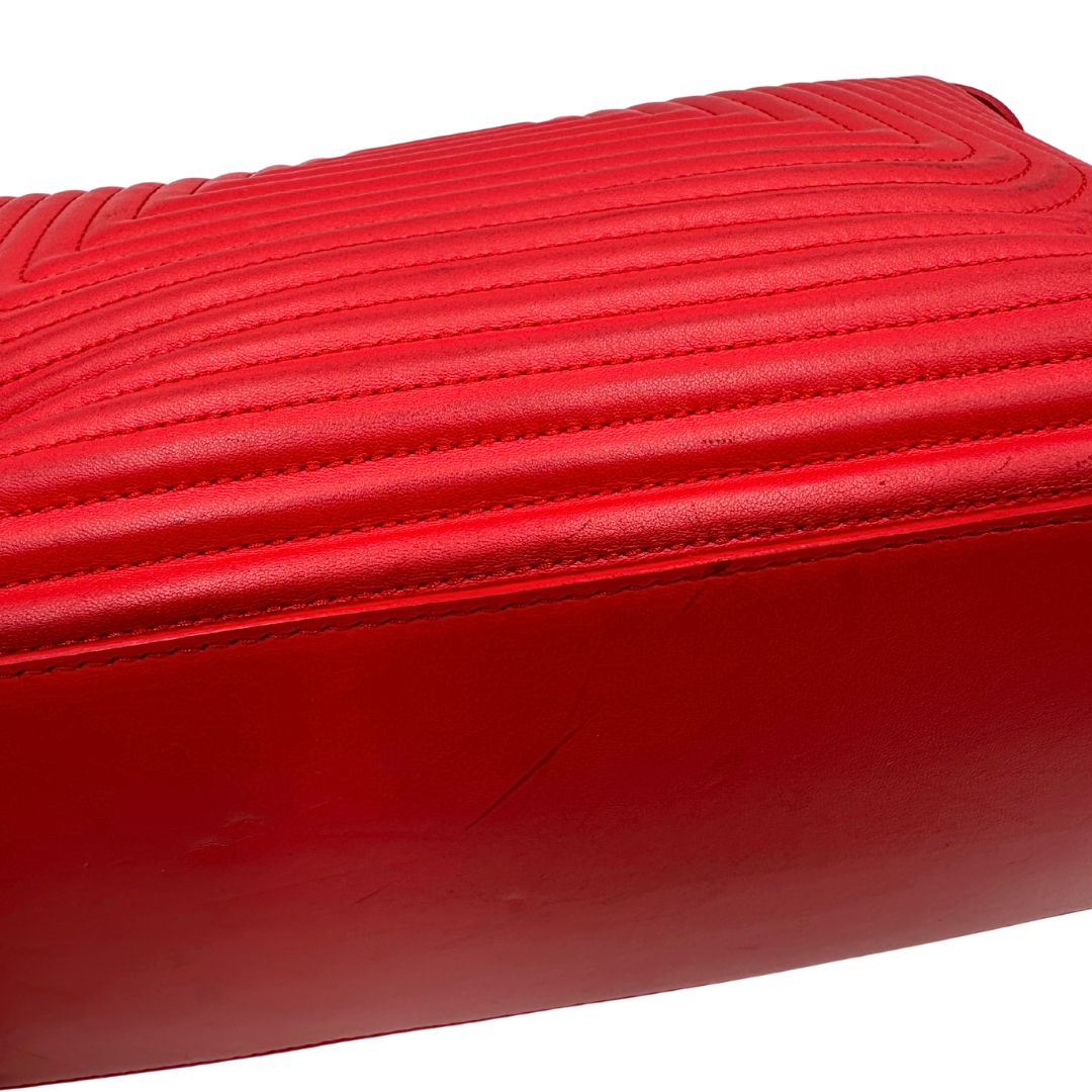 base Borsa Dot Com Fendi in pelle rossa con parti metalliche argentate con manico singolo e tracolla scorrevole in catena con spallaccio in pelle