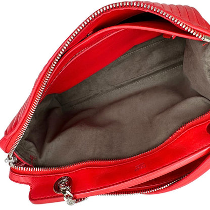 interno Borsa Dot Com Fendi in pelle rossa con parti metalliche argentate con manico singolo e tracolla scorrevole in catena con spallaccio in pelle. 