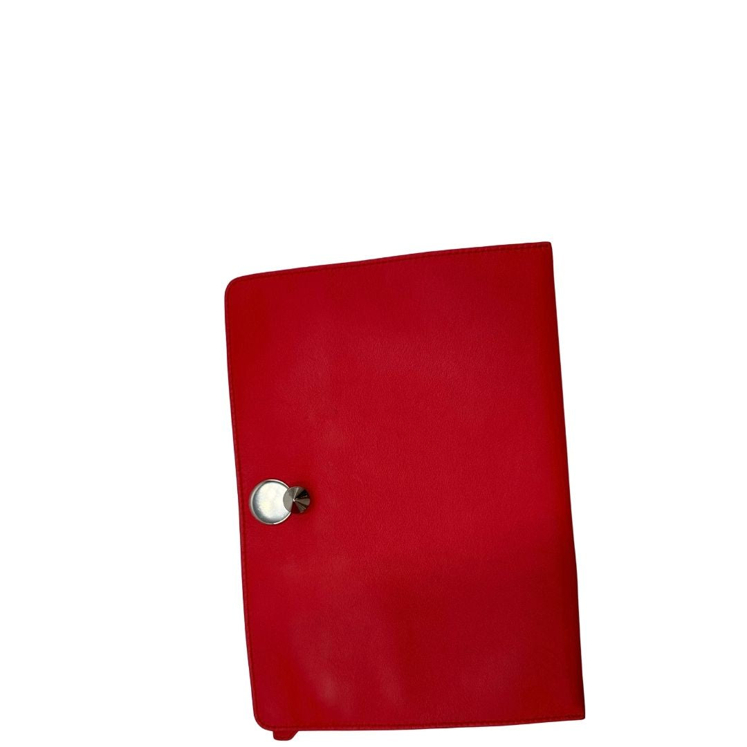 interno Borsa Dot Com Fendi in pelle rossa con parti metalliche argentate con manico singolo e tracolla scorrevole in catena con spallaccio in pelle. 