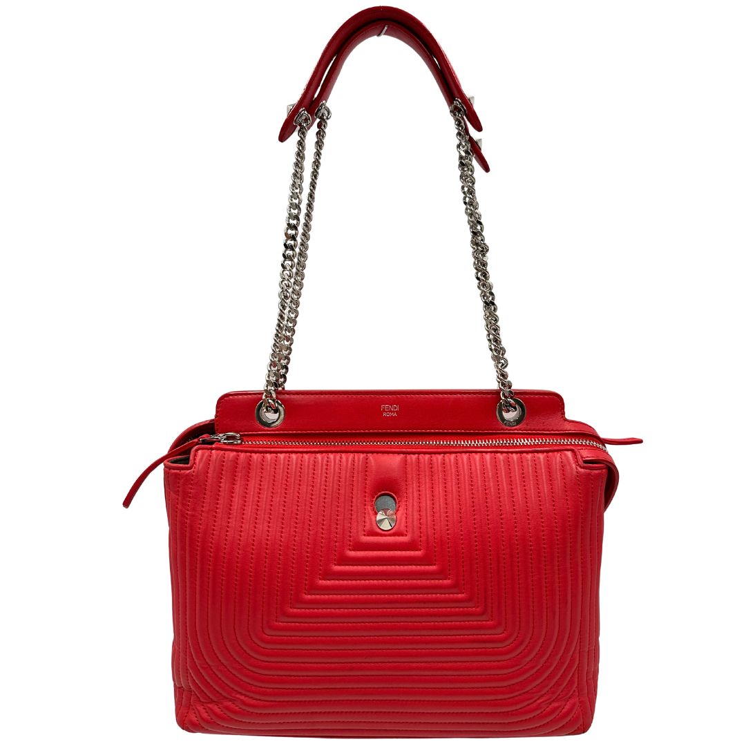 front Borsa Dot Com Fendi in pelle rossa con parti metalliche argentate con manico singolo e tracolla scorrevole in catena con spallaccio in pelle 