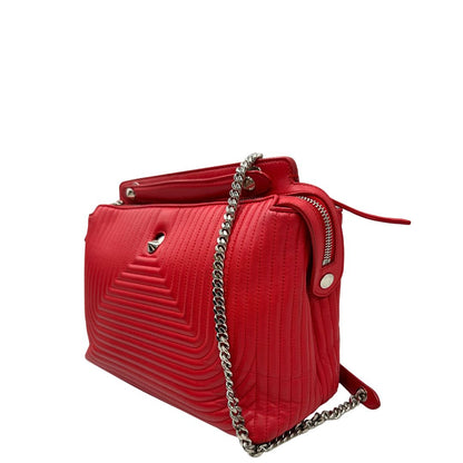 lato Borsa Dot Com Fendi in pelle rossa con parti metalliche argentate con manico singolo e tracolla scorrevole in catena con spallaccio in pelle