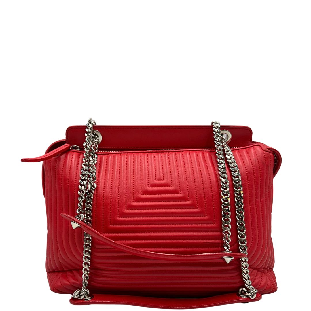Borsa Dot Com Fendi in pelle rossa con parti metalliche argentate con manico singolo e tracolla scorrevole in catena con spallaccio in pelle 