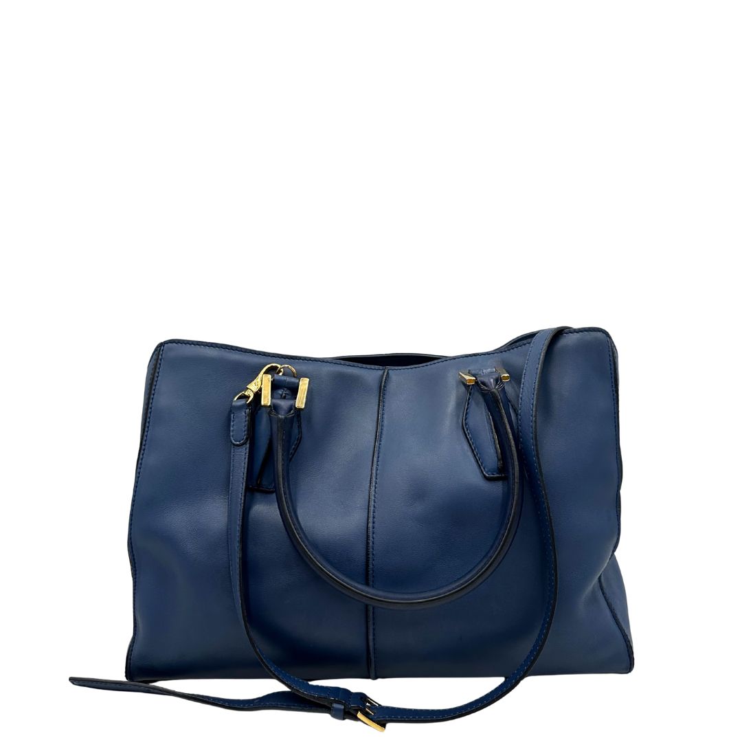 retro Bauletto Tod's in pelle blu con parti metalliche dorate; munita di doppi manici stondati e una tracolla amovibile e regolabile 