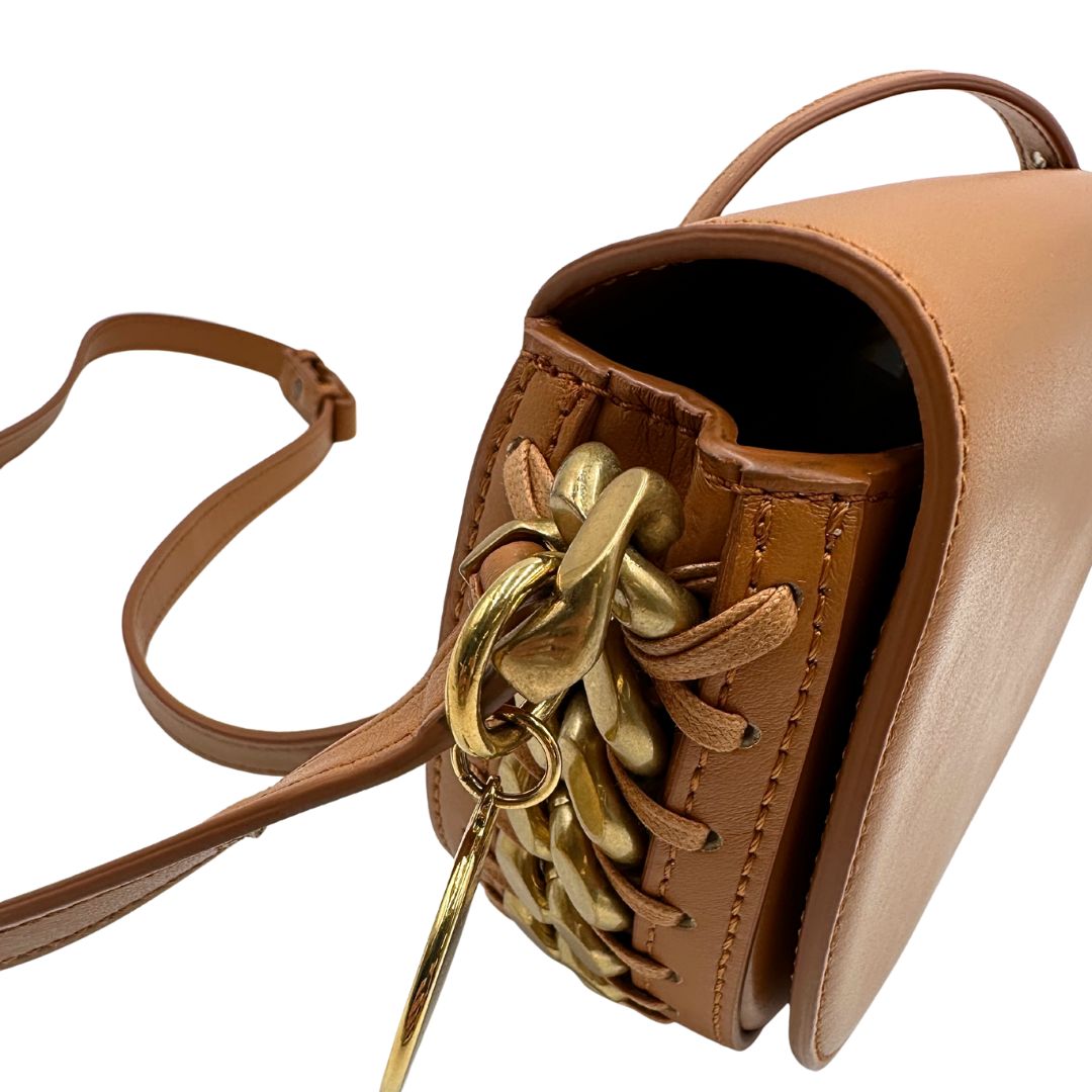 Borsa Stella McCartney in pelle color marrone bruciato con parti metalliche argentate e dorate. Completa di dustbag.