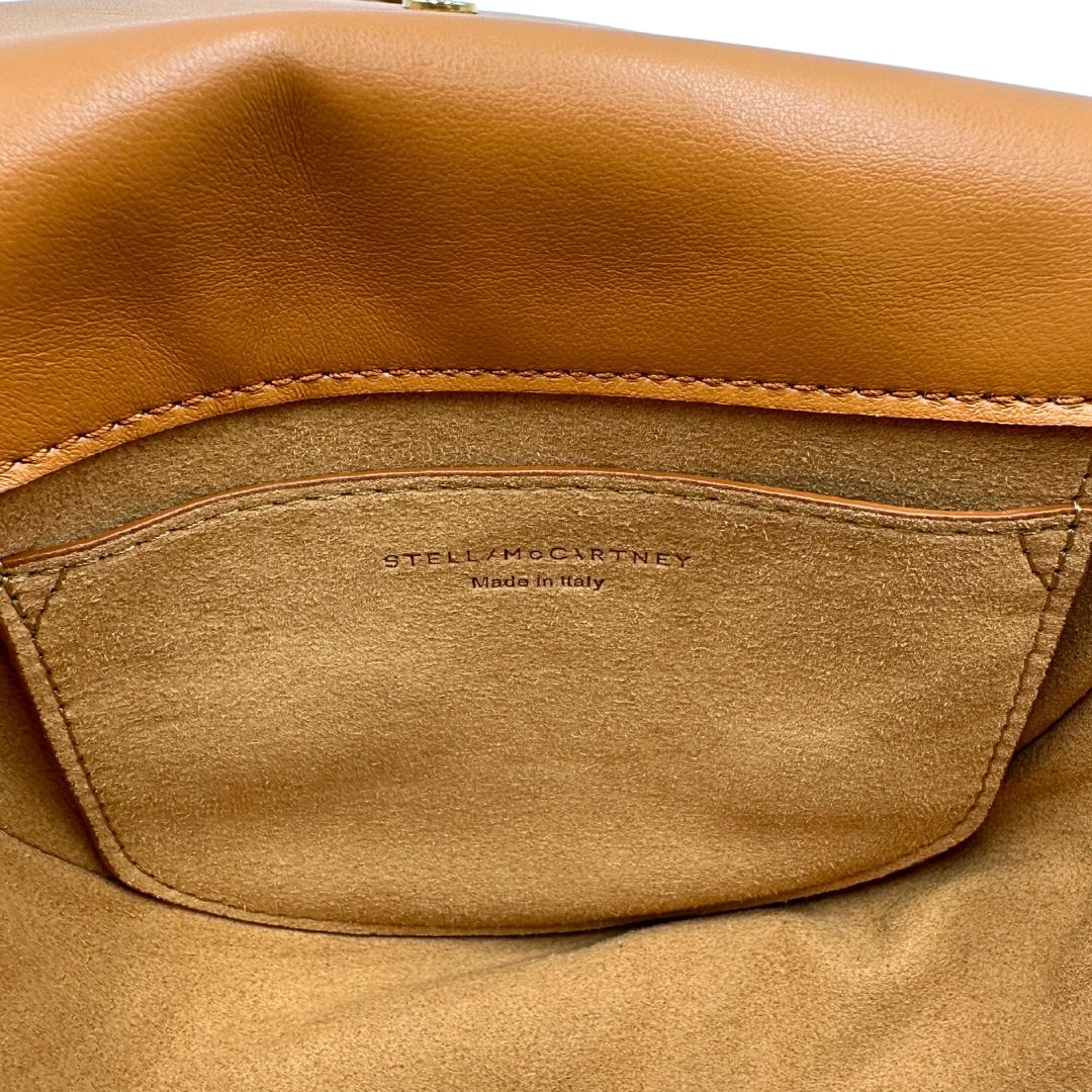 Borsa Stella McCartney in pelle color marrone bruciato con parti metalliche argentate e dorate. Completa di dustbag.