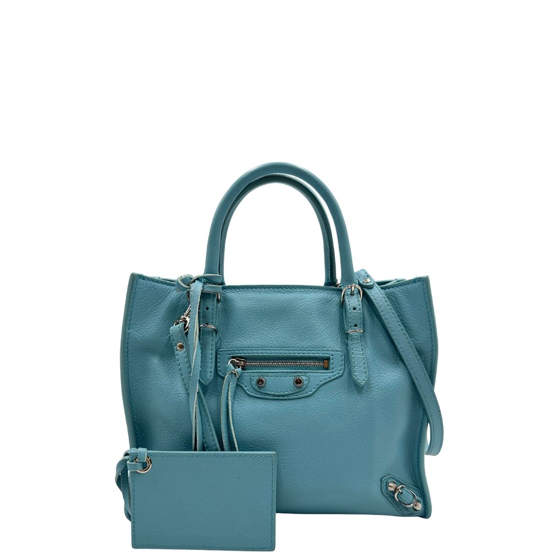 front  Borsa Balenciaga in pelle color turchese con parti metalliche argentate; munita di doppi manici stondati e una tracolla amovibile e regolabile. Completa di dustbag e cartellini, di lusso, originale.