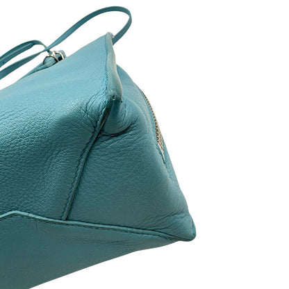 angolo  Borsa Balenciaga in pelle color turchese con parti metalliche argentate; munita di doppi manici stondati e una tracolla amovibile e regolabile. Completa di dustbag e cartellini, di lusso, originale. 