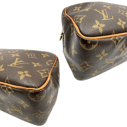  trousse in canvas marrone monogram con finiture in vacchetta naturale e parti metalliche dorate.