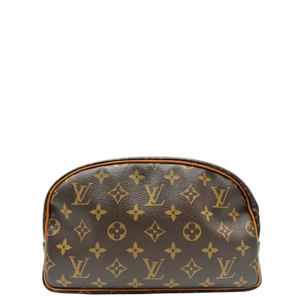  trousse in canvas marrone monogram con finiture in vacchetta naturale e parti metalliche dorate.