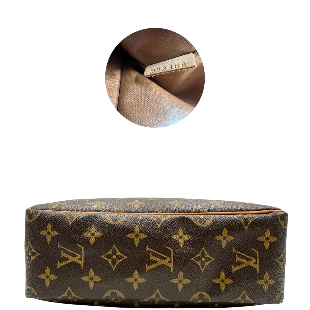  trousse in canvas marrone monogram con finiture in vacchetta naturale e parti metalliche dorate.