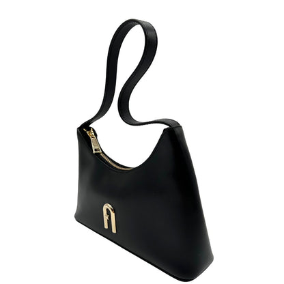 lato Borsa Furla in pelle nera con parti metalliche dorate; munita di un manico singolo, indossabile a spalla. Completa di dustbag e cartellino 