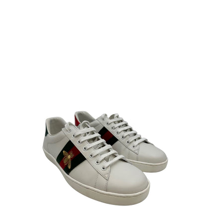  Scarpe Gucci in pelle bianca impreziosite da striscia Web verde e rossa. Complete di corredo, di lusso, originali, ottime condizioni.