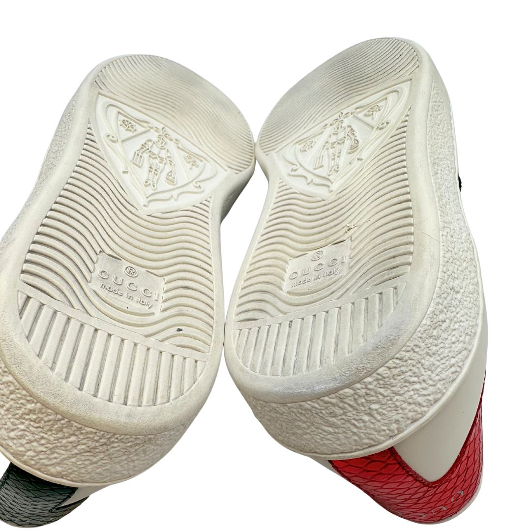  Scarpe Gucci in pelle bianca impreziosite da striscia Web verde e rossa. Complete di corredo, di lusso, originali, ottime condizioni.