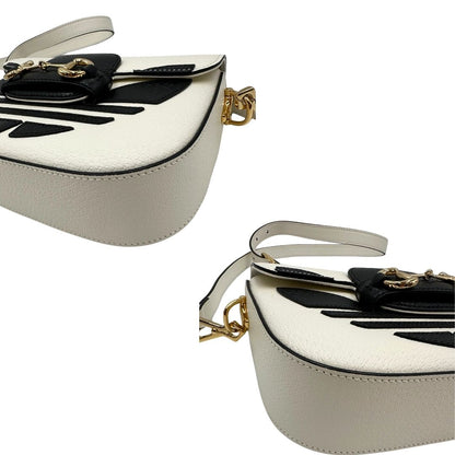 angoli Borsa Gucci x Adidas in pelle martellata bianca con logo Adidas e parti metalliche dorate, munita di una tracolla Web verde e rossa. Completa di corredo, di lusso, originale. 