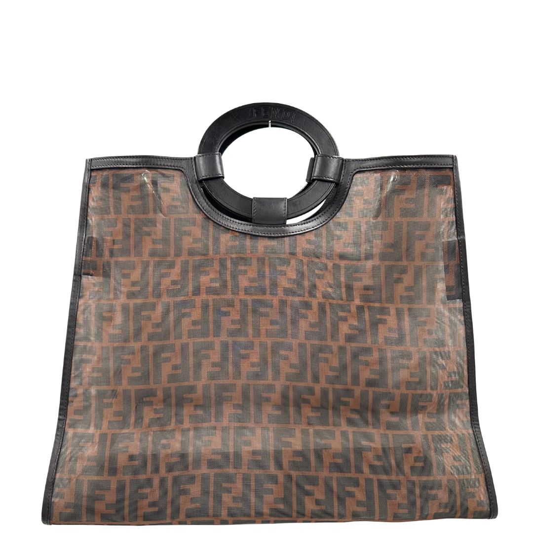 retro Borsa Fendi in tela rivestita in PVC con trama Zucca semitrasparente con parti metalliche argentate e finiture in pelle color testa di moro; munita di doppi manici rigidi; da portare a mano. Completa di dustbag, di lusso, originale, ottime condizioni