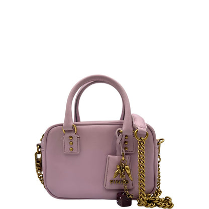 front Borsa Pinko in pelle rosa con parti metalliche dorate; munita di doppi manici stondati e una tracolla in catena con spallaccio in pelle. Completa di dustbag, di lusso, originale, ottime condizioni 