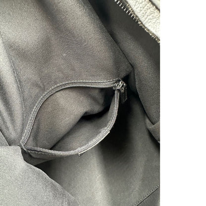 interno Borsa Gucci in tessuto GG monogram con finiture in pelle tono su tono e parti metalliche argentate; munita di un manico singolo, indossabile a spalla, di lusso, originale, ottime condizioni.