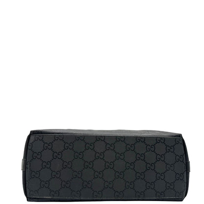 base Borsa Gucci in tessuto GG monogram con finiture in pelle tono su tono e parti metalliche argentate; munita di un manico singolo, indossabile a spalla, di lusso, originale, ottime condizioni. 